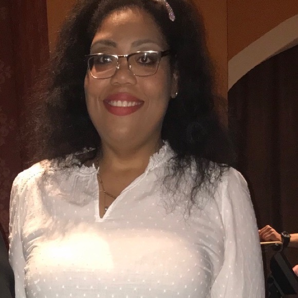 Meet your Posher, Quin - Picture 2 of 3